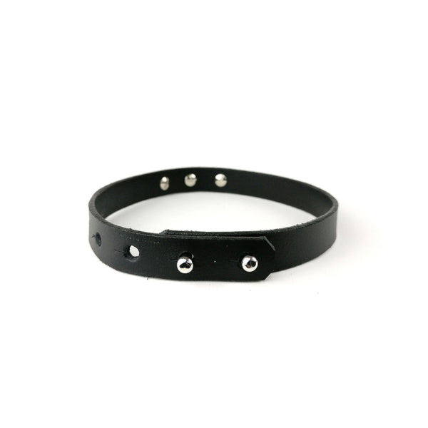 'MOJCA' black leather choker with three spikes