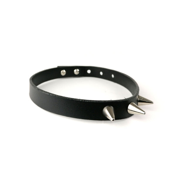'MOJCA' black leather choker with three spikes