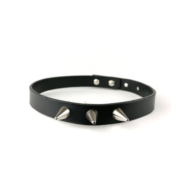 'MOJCA' black leather choker with three spikes