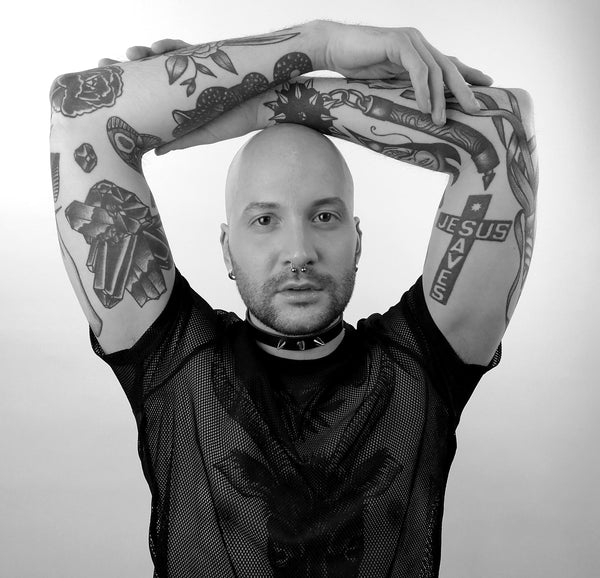 'MOJCA' black leather choker with three spikes